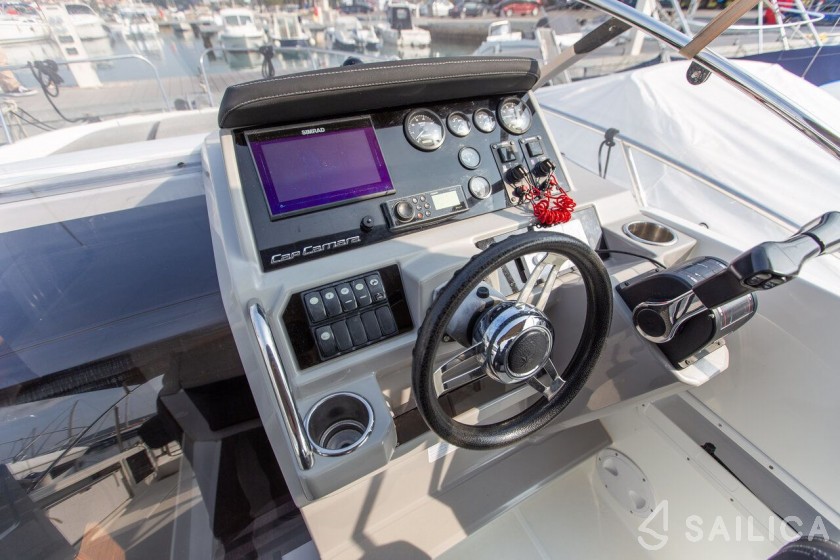 Cap Camarat 9.0 WA - Yacht Charter Sailica