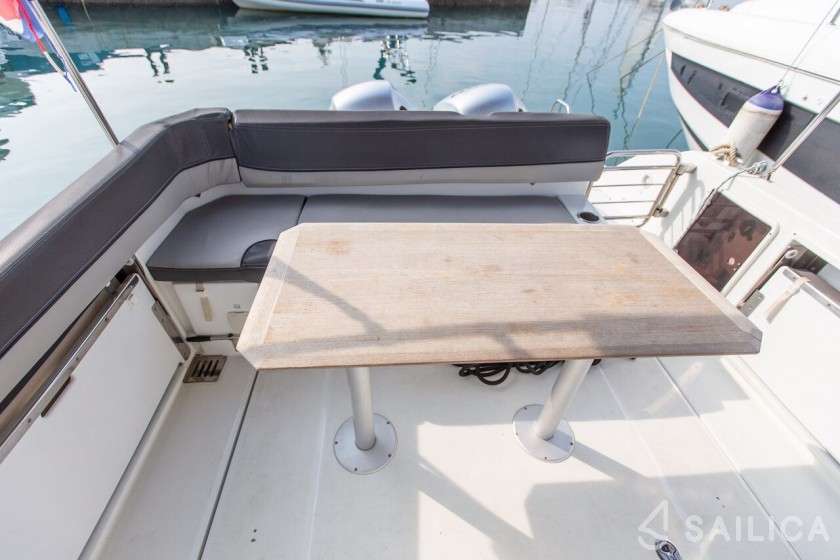Cap Camarat 9.0 WA - Yacht Charter Sailica