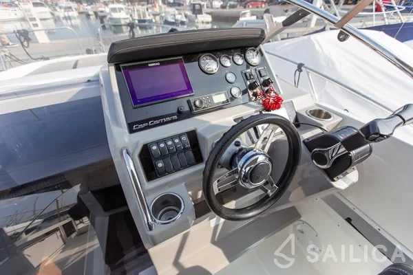 Cap Camarat 9.0 WA - Yacht Charter Sailica