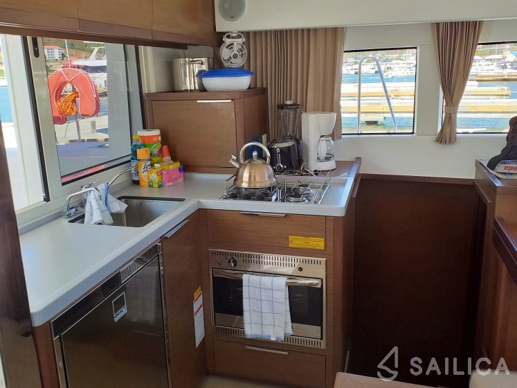 Lagoon 40 - Yacht Charter Sailica