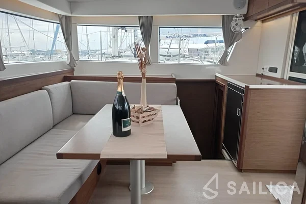 Lagoon 40 - Yacht Charter Sailica