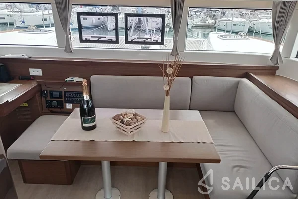 Lagoon 40 - Yacht Charter Sailica