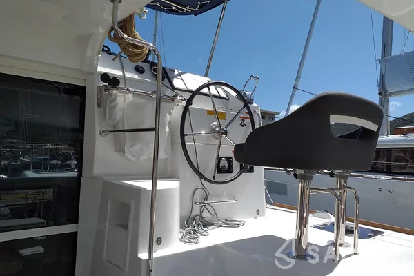 Lagoon 40 - Yacht Charter Sailica