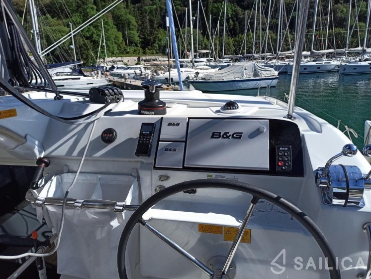 Lagoon 40 - Yacht Charter Sailica