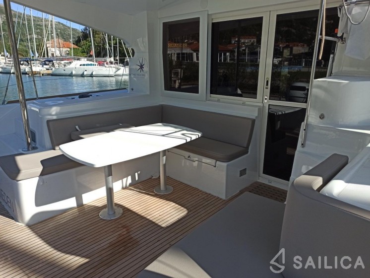 Lagoon 40 - Yacht Charter Sailica