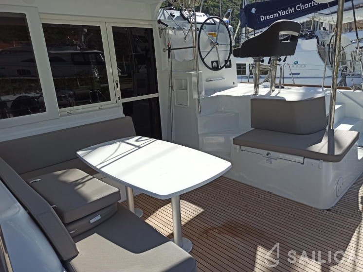 Lagoon 40 - Yacht Charter Sailica