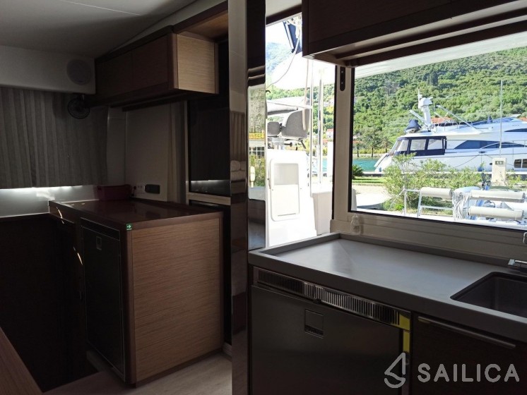 Lagoon 40 - Yacht Charter Sailica