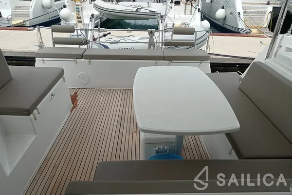 Lagoon 40 - Yacht Charter Sailica