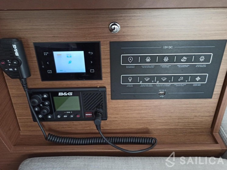 Lagoon 40 - Yacht Charter Sailica
