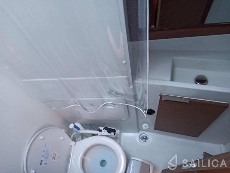 Lagoon 40 - Yacht Charter Sailica