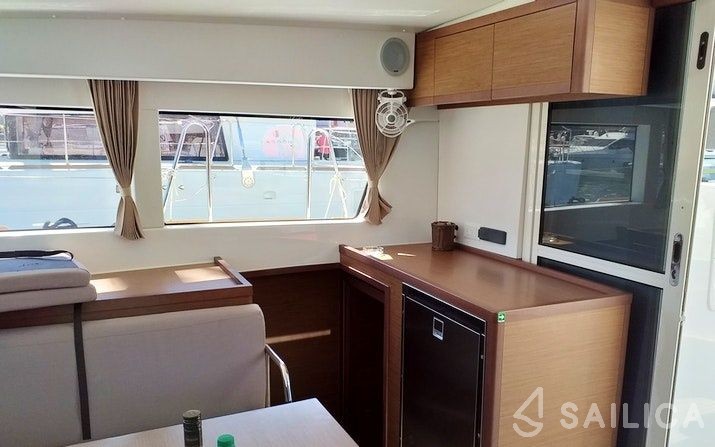 Lagoon 40 - Yacht Charter Sailica