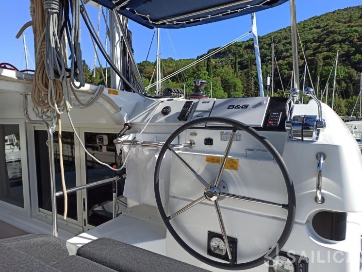 Lagoon 40 - Yacht Charter Sailica
