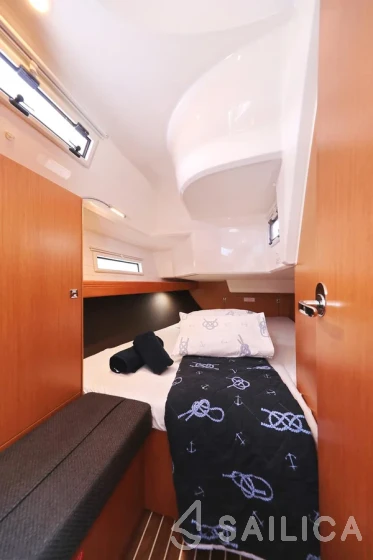 Bavaria 37 Cruiser - Yacht Charter Sailica