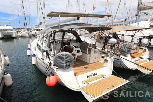 Bavaria 37 Cruiser - Yacht Charter Sailica