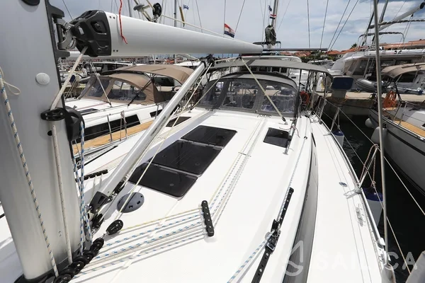 Bavaria 37 Cruiser - Yacht Charter Sailica