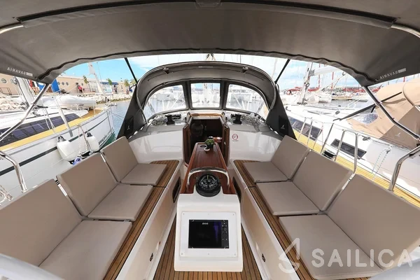 Bavaria 37 Cruiser - Yacht Charter Sailica