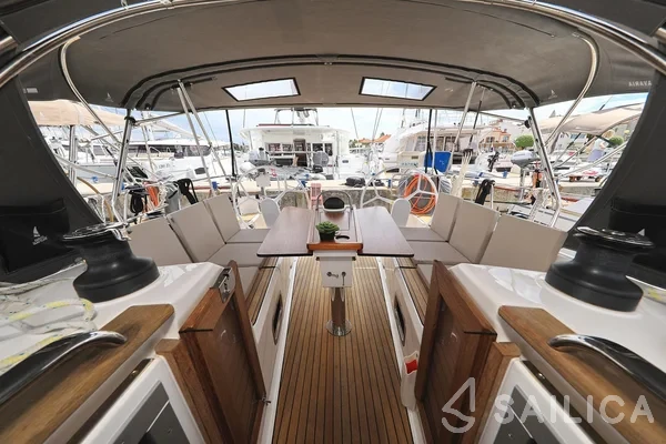 Bavaria 37 Cruiser - Yacht Charter Sailica