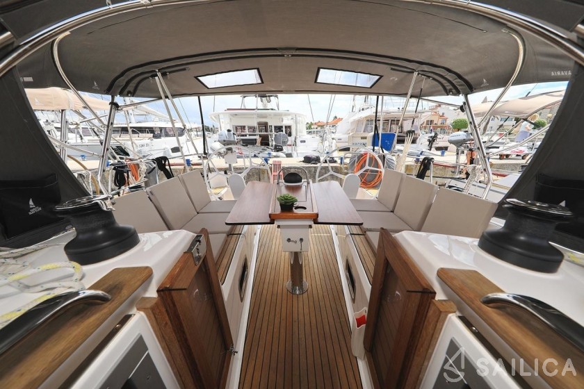 Bavaria 37 Cruiser - Yacht Charter Sailica