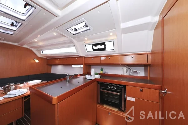 Bavaria 37 Cruiser - Yacht Charter Sailica