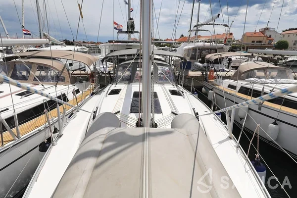 Bavaria 37 Cruiser - Yacht Charter Sailica