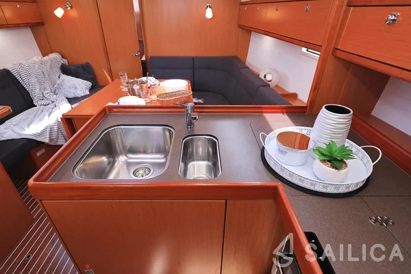 Bavaria 37 Cruiser - Yacht Charter Sailica