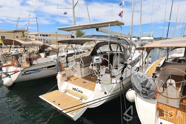 Bavaria 37 Cruiser - Yacht Charter Sailica