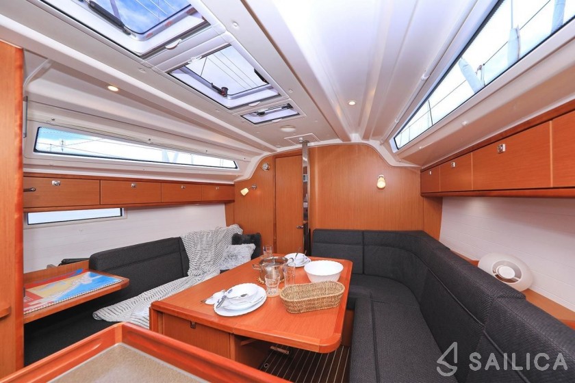 Bavaria 37 Cruiser - Yacht Charter Sailica