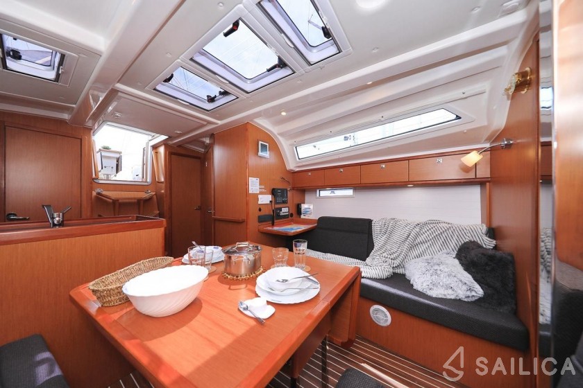 Bavaria 37 Cruiser - Yacht Charter Sailica