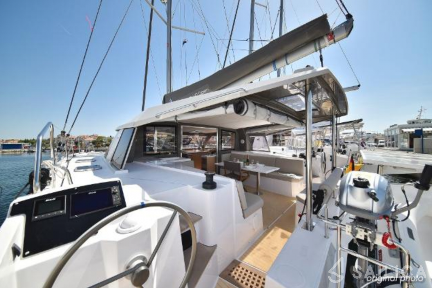 Nautitech 40 open NEW - 4 + 2 cab. - Yacht Charter Sailica