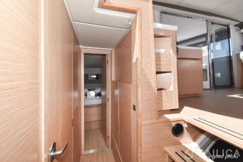 Nautitech 40 open NEW - 4 + 2 cab. - Yacht Charter Sailica