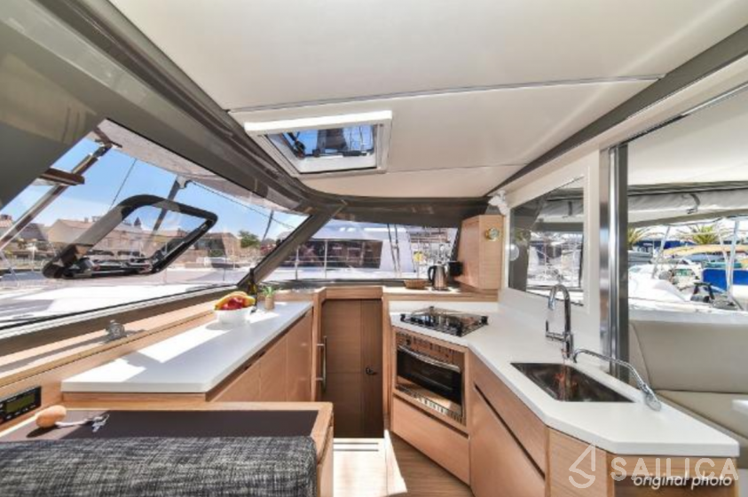 Nautitech 40 open NEW - 4 + 2 cab. - Yacht Charter Sailica