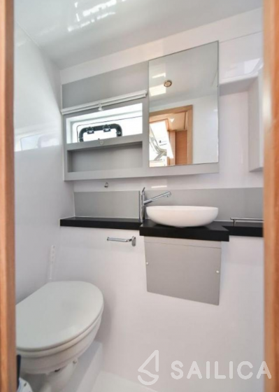 Nautitech 40 open NEW - 4 + 2 cab. - Yacht Charter Sailica