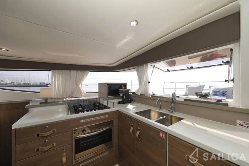Bali 4.4 - Yacht Charter Sailica