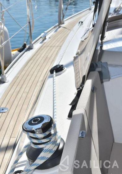 Bavaria 37 Cruiser - Yacht Charter Sailica