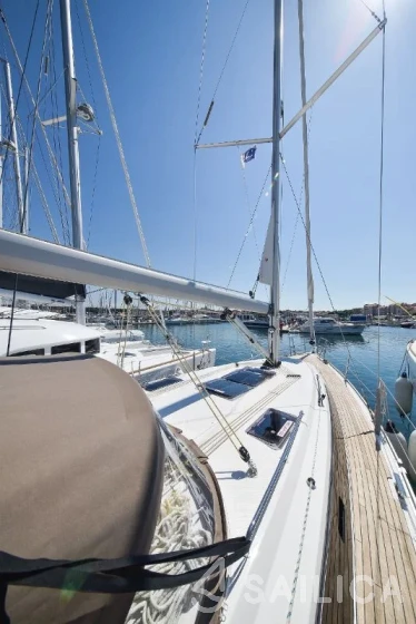 Bavaria 37 Cruiser - Yacht Charter Sailica