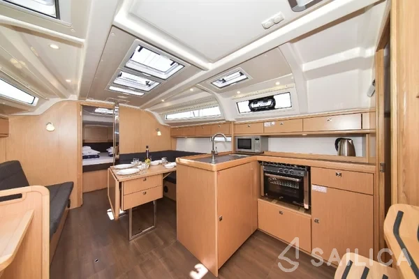 Bavaria 37 Cruiser - Yacht Charter Sailica