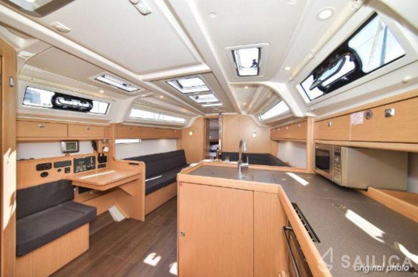Bavaria 37 Cruiser - Yacht Charter Sailica