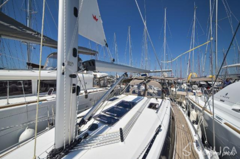Bavaria 37 Cruiser - Yacht Charter Sailica