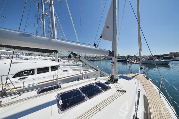 Bavaria 37 Cruiser - Yacht Charter Sailica