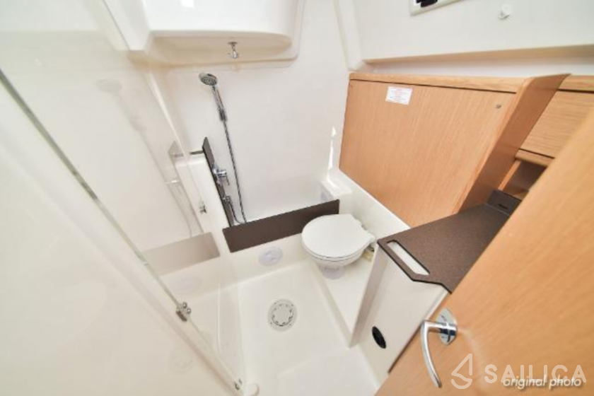 Bavaria 37 Cruiser - Yacht Charter Sailica
