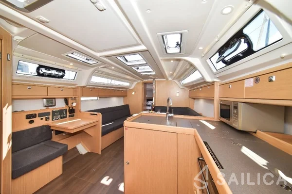 Bavaria 37 Cruiser - Yacht Charter Sailica
