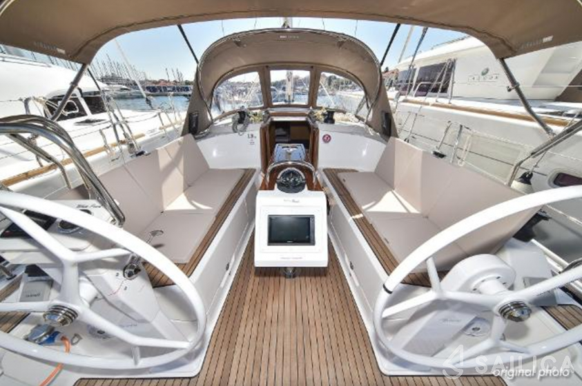 Bavaria 37 Cruiser - Yacht Charter Sailica