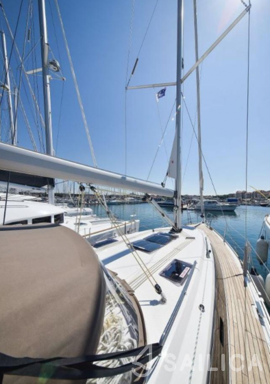 Bavaria 37 Cruiser - Yacht Charter Sailica