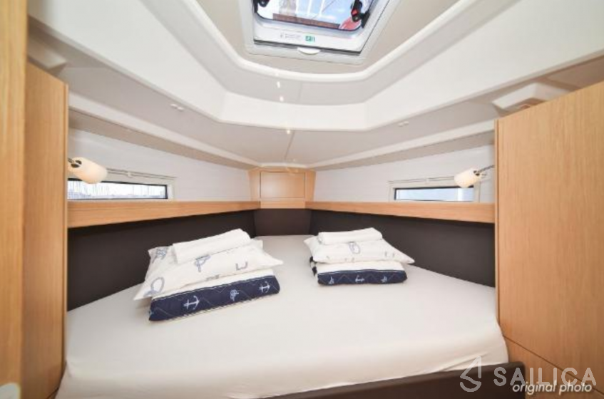 Bavaria 37 Cruiser - Yacht Charter Sailica
