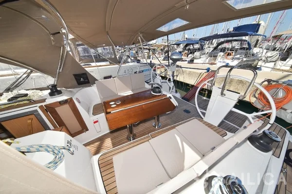 Bavaria 37 Cruiser - Yacht Charter Sailica