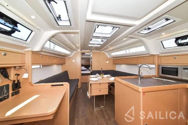 Bavaria 37 Cruiser - Yacht Charter Sailica