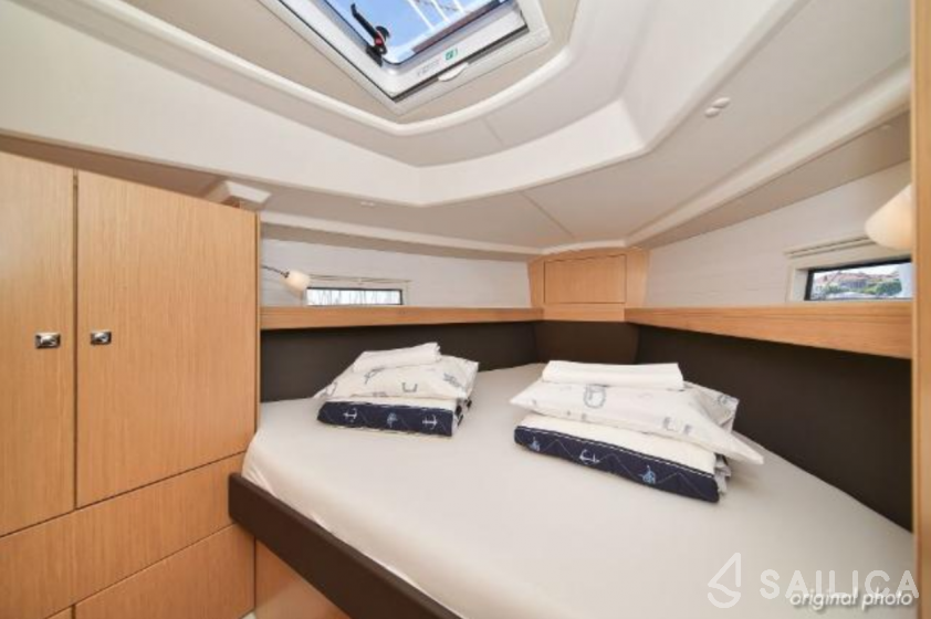 Bavaria 37 Cruiser - Yacht Charter Sailica