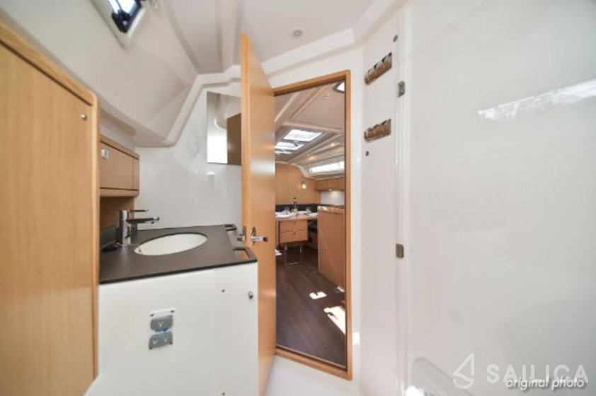 Bavaria 37 Cruiser - Yacht Charter Sailica
