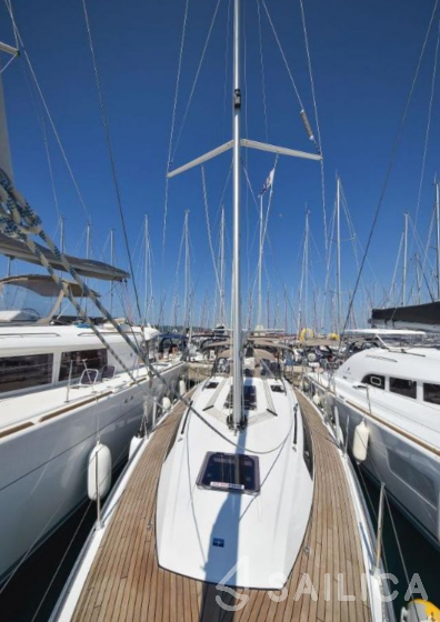 Bavaria 37 Cruiser - Yacht Charter Sailica