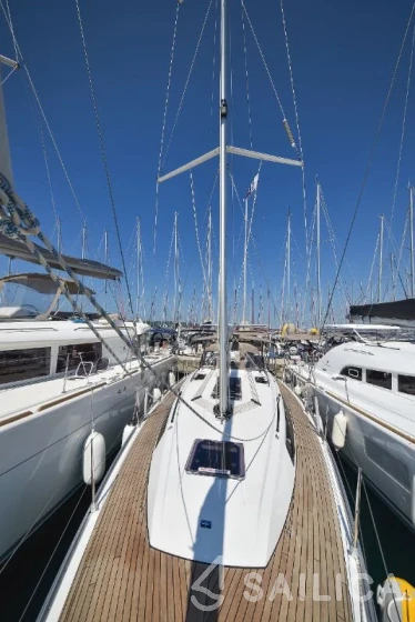 Bavaria 37 Cruiser - Yacht Charter Sailica